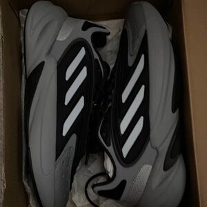 BRAND NEW ‼️ Adidas Black and Gray Athletic Shoes